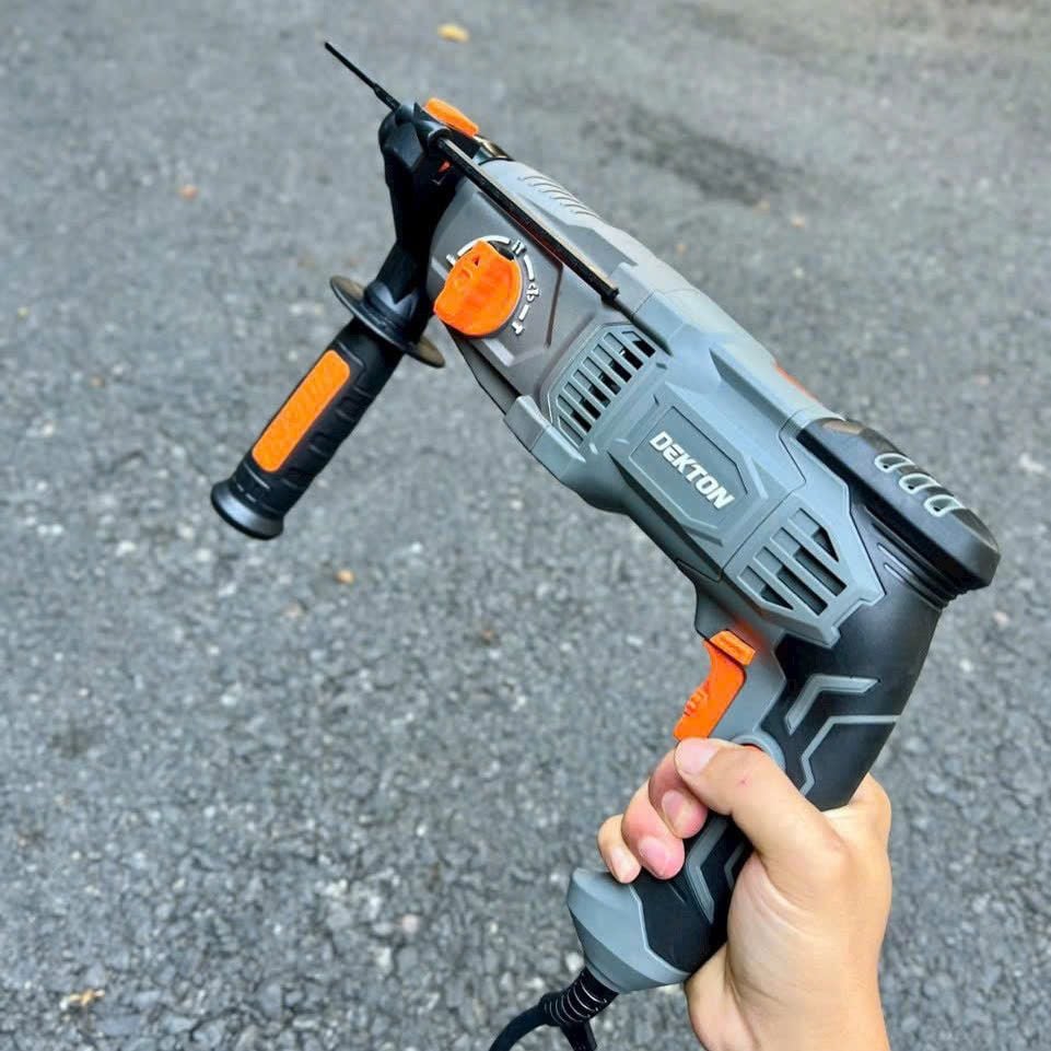 1050W Máy khoan bê tông 3 chức năng Dekton DK-RH2603PRO