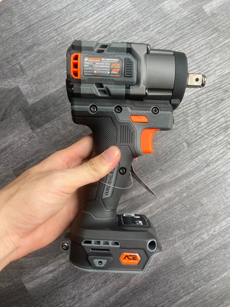 Máy vặn bu lông Dekton M21-IW680 PROMAX