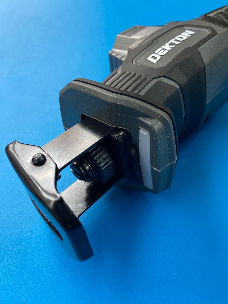 Cưa kiếm dùng pin Dekton M21-CK25PLUS