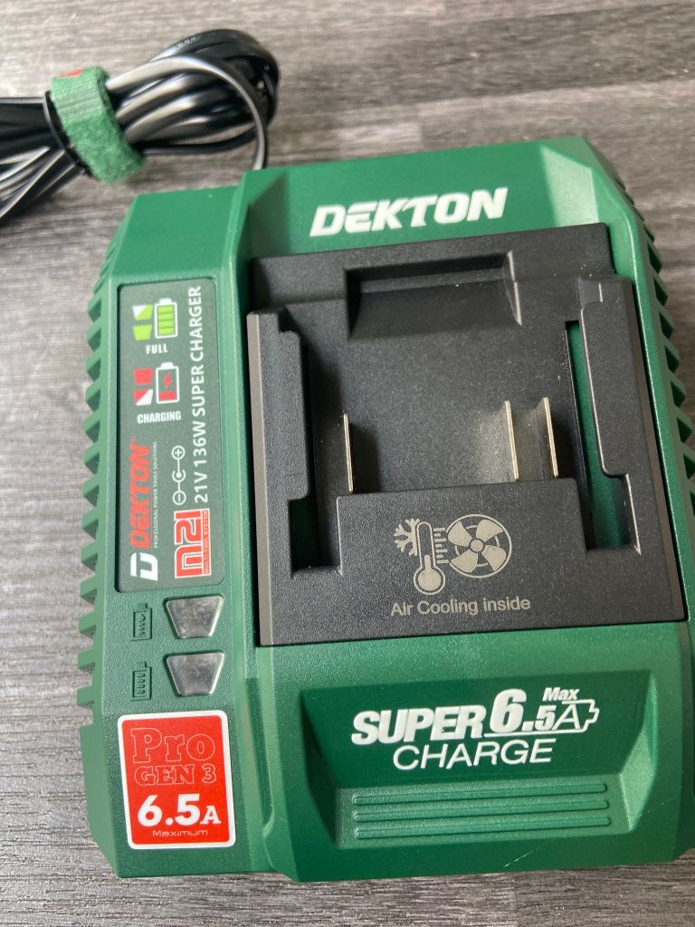 6.5A Sạc pin hiệu DEKTON; Model: M21-S65PRO