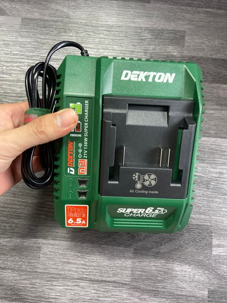 6.5A Sạc pin hiệu DEKTON; Model: M21-S65PRO