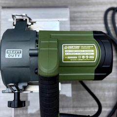 Máy cắt cầm tay hoạt động bằng động cơ điện, hiệu DEKTON, model DK-CG110XPLUS