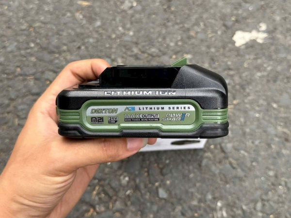 2.0Ah / 21V / Dòng xả max 55A - Pin (màu olive) DEKTON M21-B2055XPROMAX