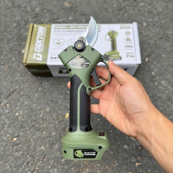 28mm / 21V - Kéo cắt cành 28mm Gen2 Pro (màu olive) DEKTON M21-MCC28XPRO