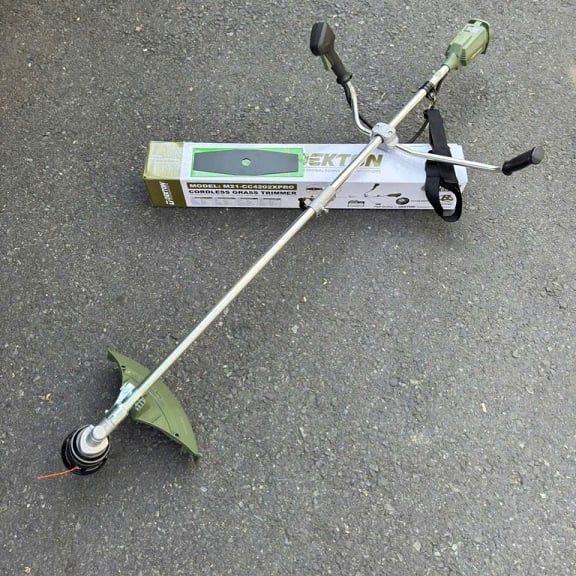 420mm / 21V - Máy cắt cỏ DEKTON M21-CC4202XPRO