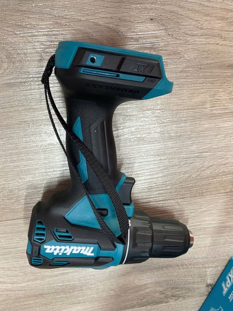 MÁY KHOAN BÚA, VẶN VÍT DÙNG PIN(BL)(18V) MAKITA MÁY DHP490Z