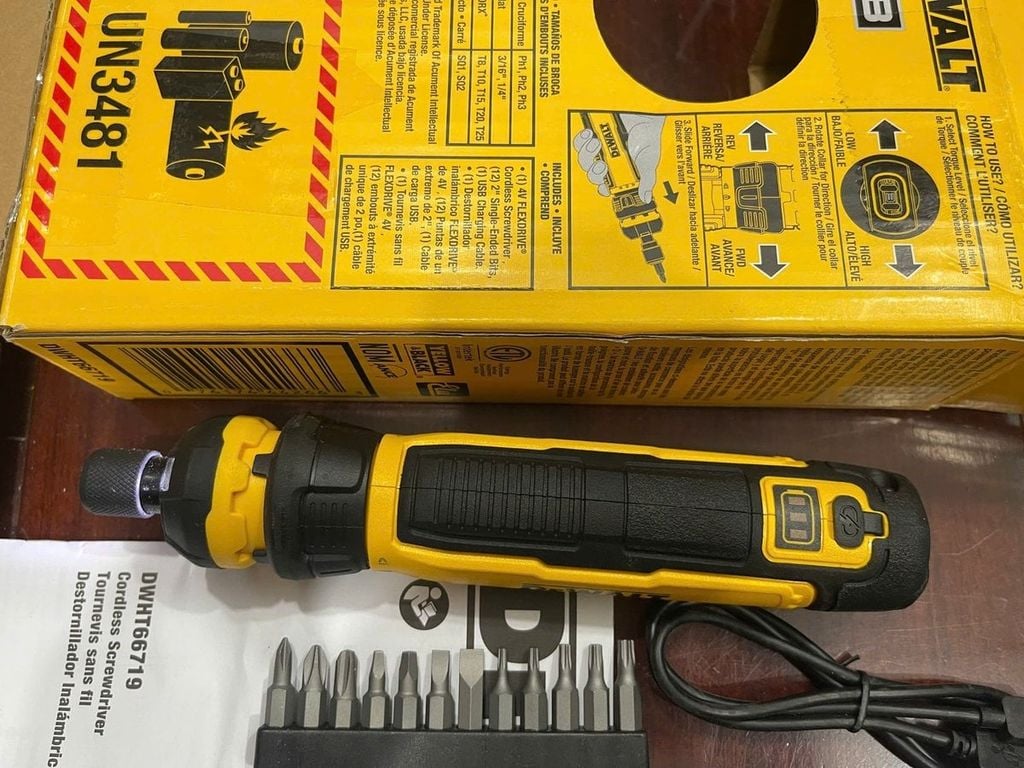 Máy vặn vít dùng pin 4V DEWALT DWHT66719