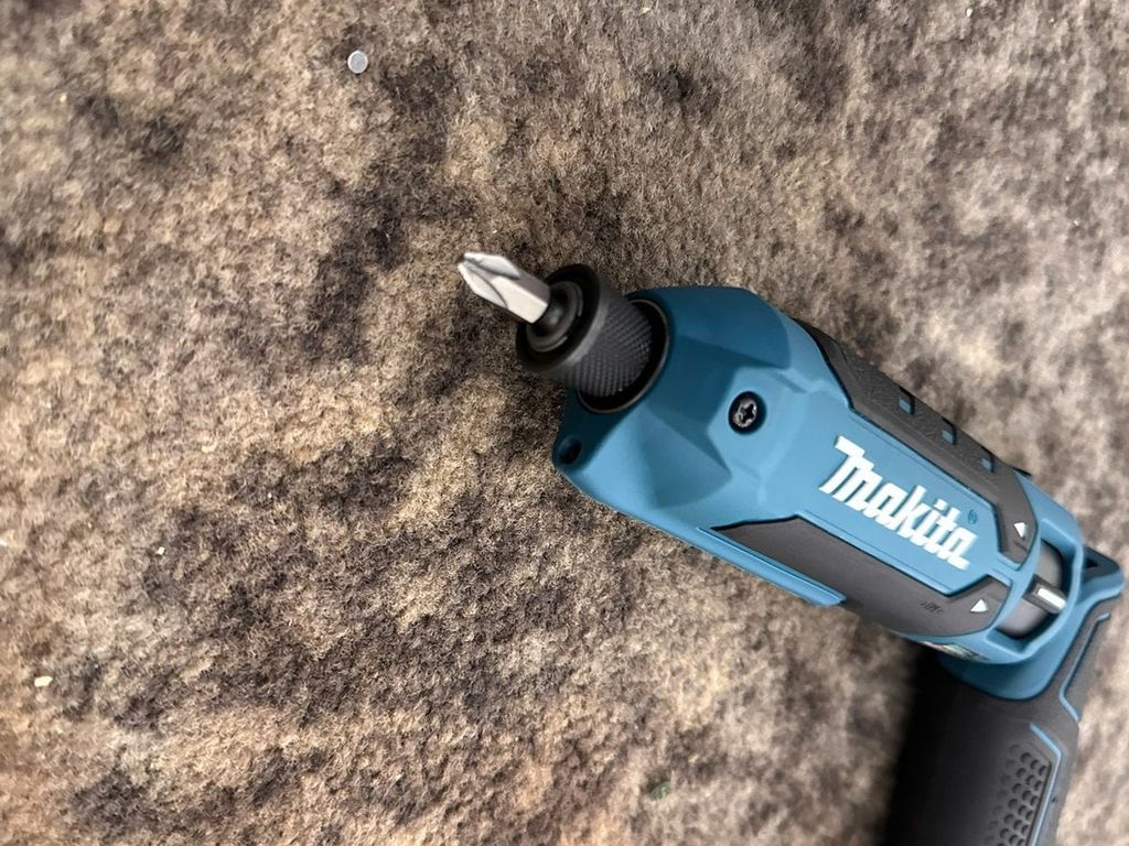Máy vặn vít gập dùng pin Li-Ion 7.2V Makita TD023DZ