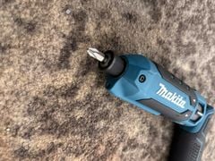 Máy vặn vít gập dùng pin Li-Ion 7.2V Makita TD023DZ