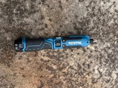 Máy vặn vít gập dùng pin Li-Ion 7.2V Makita TD023DZ