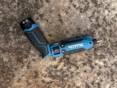 Máy vặn vít gập dùng pin Li-Ion 7.2V Makita TD023DZ