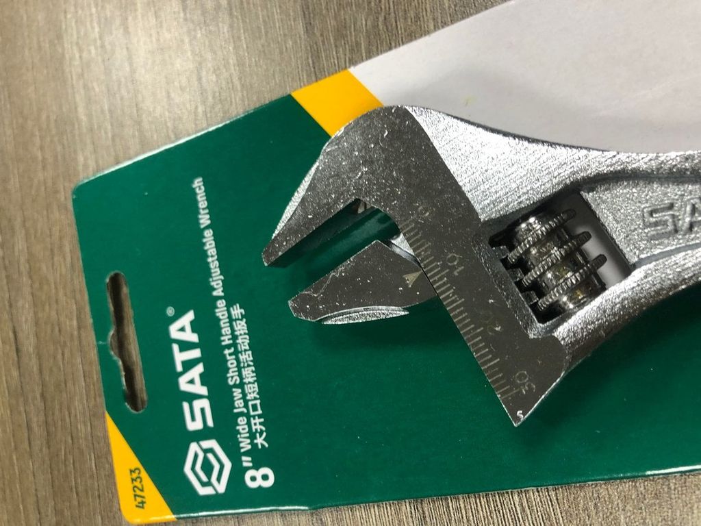 Mỏ lết thân ngắn 8inch SATA 47233