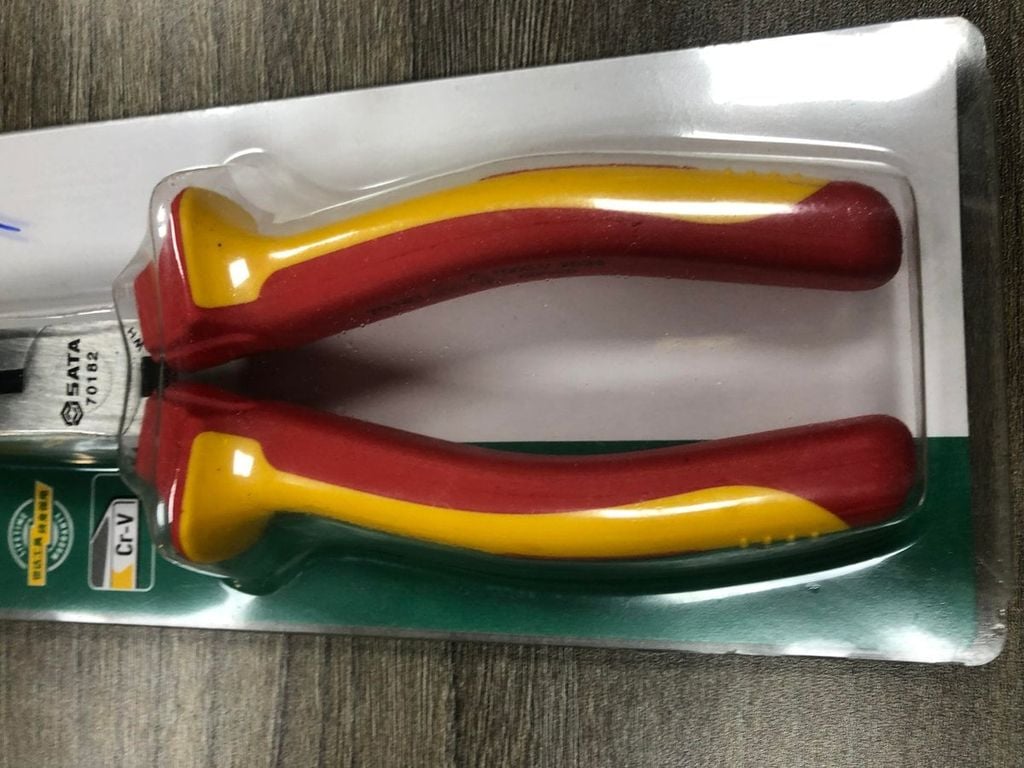 Kìm cắt mũi dài cong cách điện từ 8 inch SATA 70182