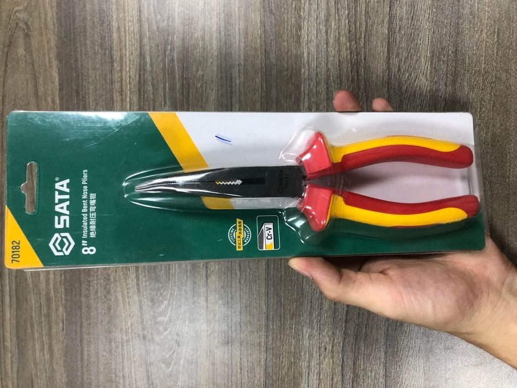 Kìm cắt mũi dài cong cách điện từ 8 inch SATA 70182