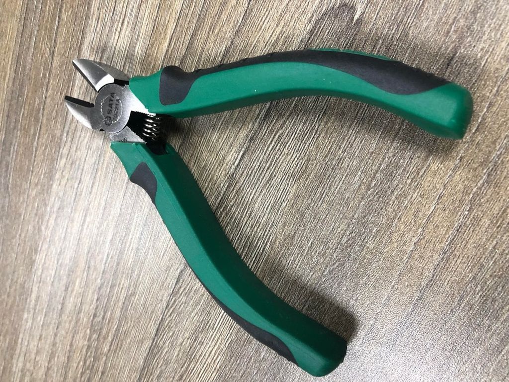 Kìm mũi cong 5 inch SATA 70221A
