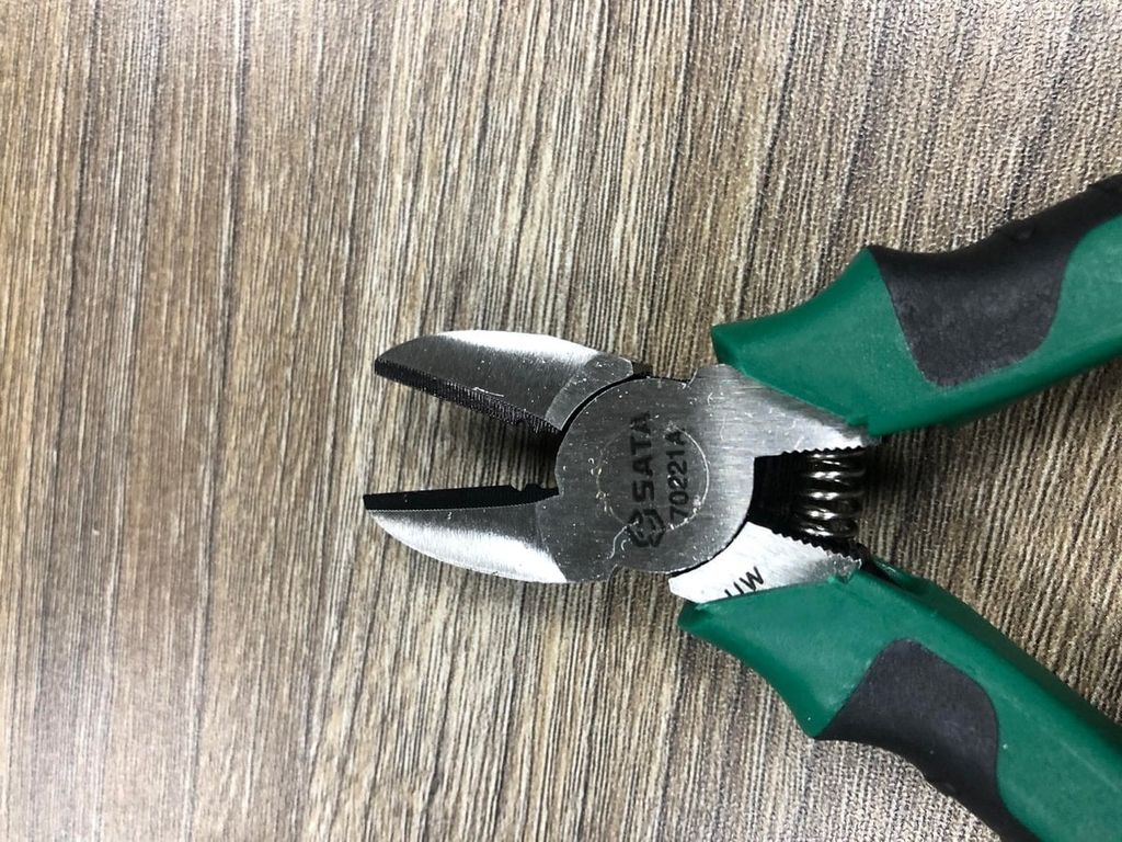 Kìm mũi cong 5 inch SATA 70221A