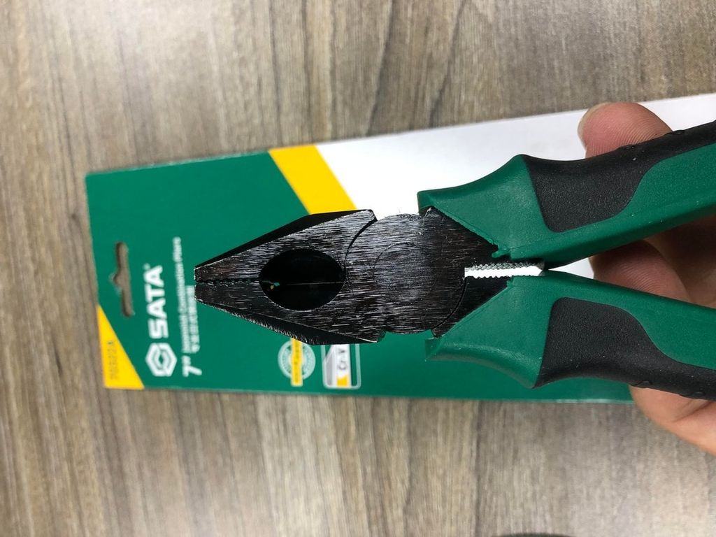 Kìm cắt dây tổng hợp 7 inch 70322A SATA