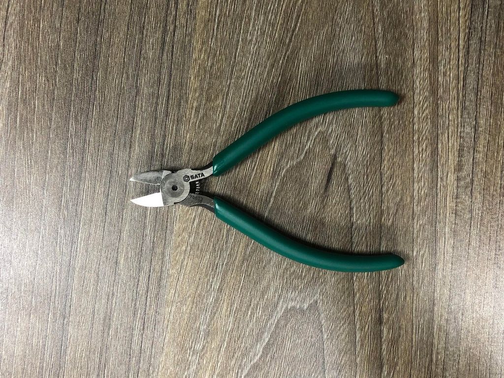 Kìm cắt lưỡi phẳng có lò xo SATA 5 inch 70633
