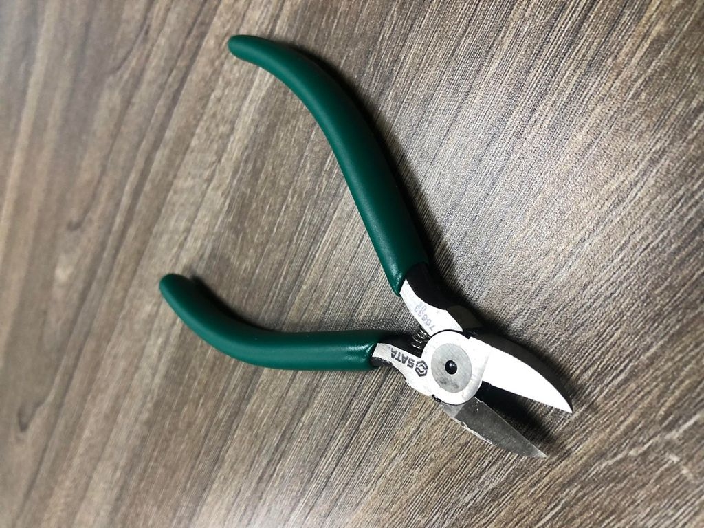 Kìm cắt lưỡi phẳng có lò xo SATA 5 inch 70633