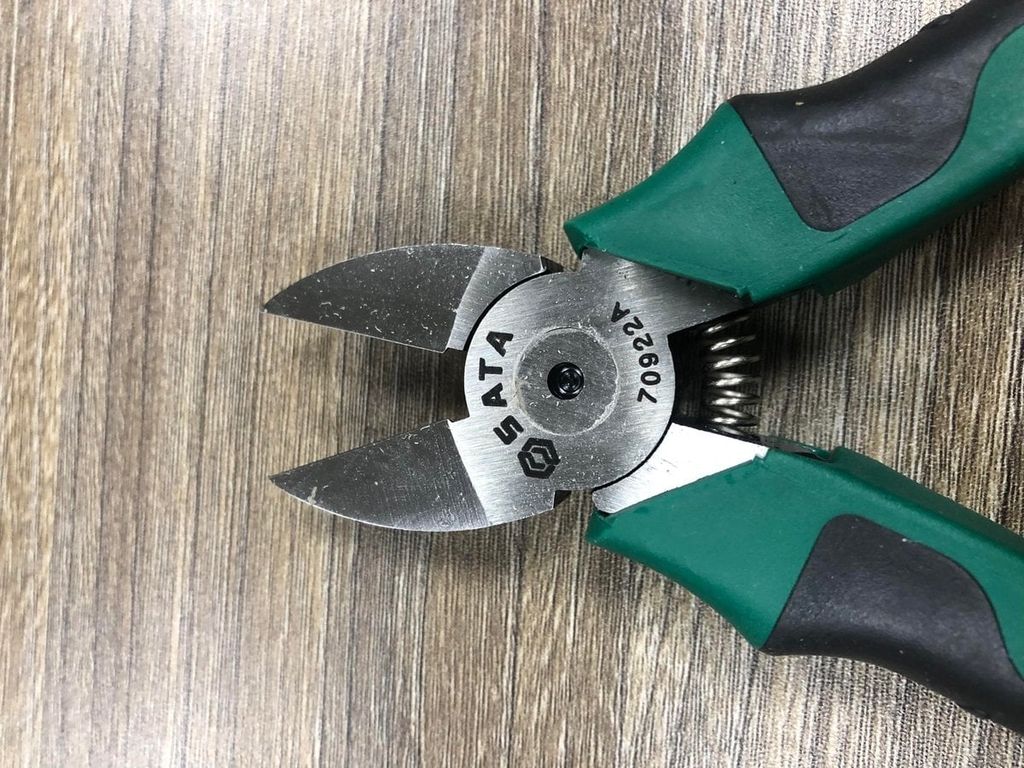 Kìm cắt ống nhựa 7inch SATA 70922A