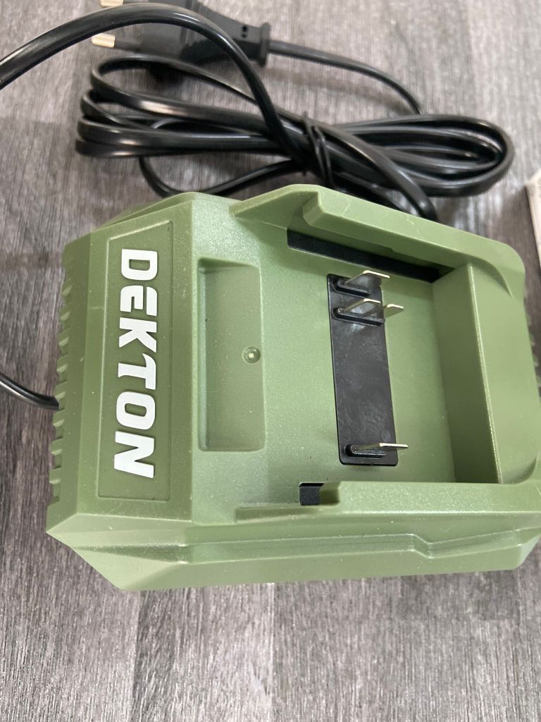 Sạc Dekton 21V 2.5A M21-S25XPRO