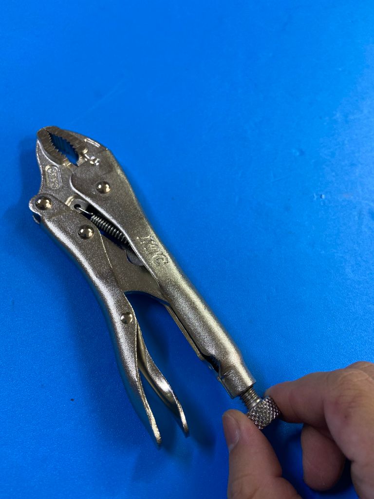 Kìm chết mỏ cong KTC 175WR (0-41mm, 177mm)