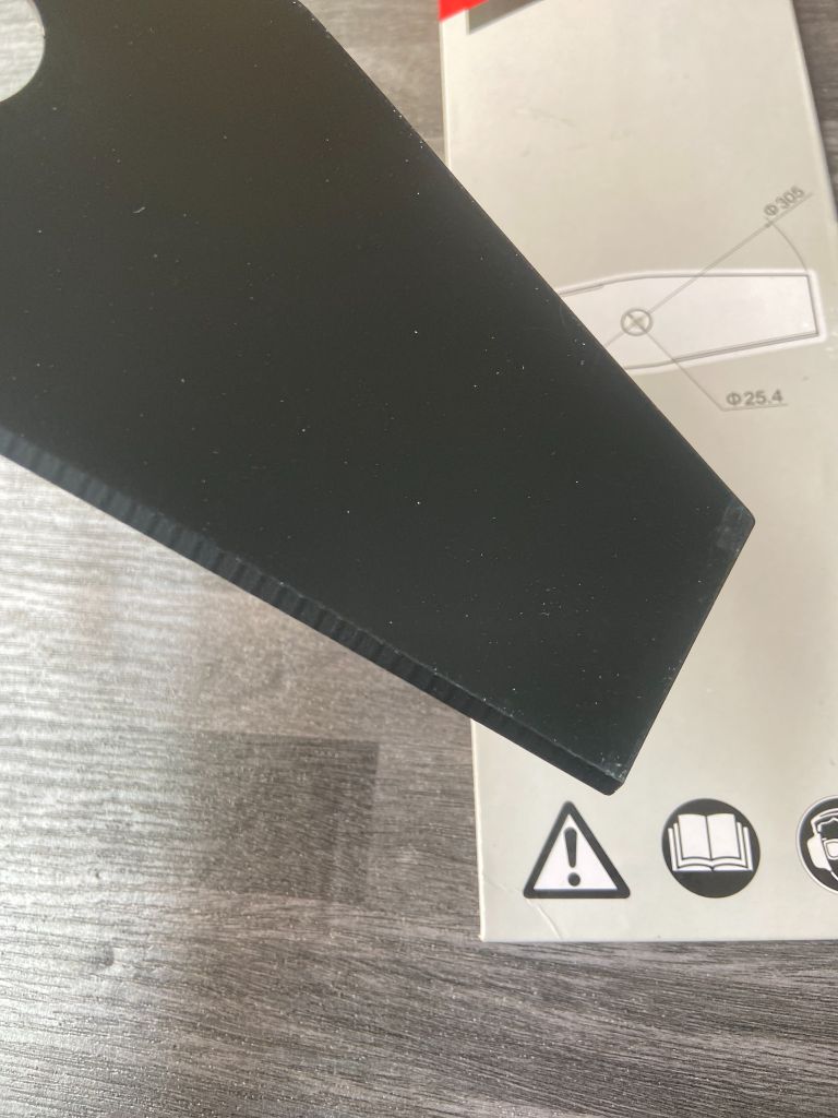 LƯỠI CẮT CỎ (2 RĂNG) 305MM Makita 195624-6