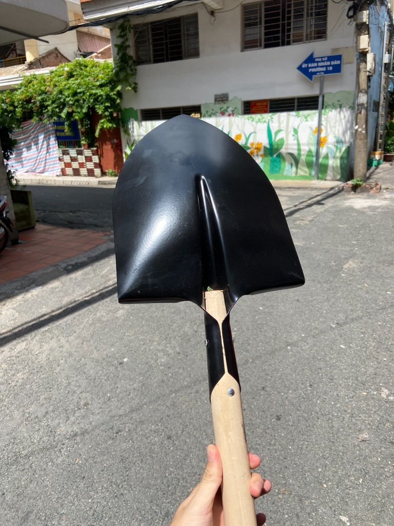 Xẻng thép cán gỗ 1470mm WADFOW WSE2327