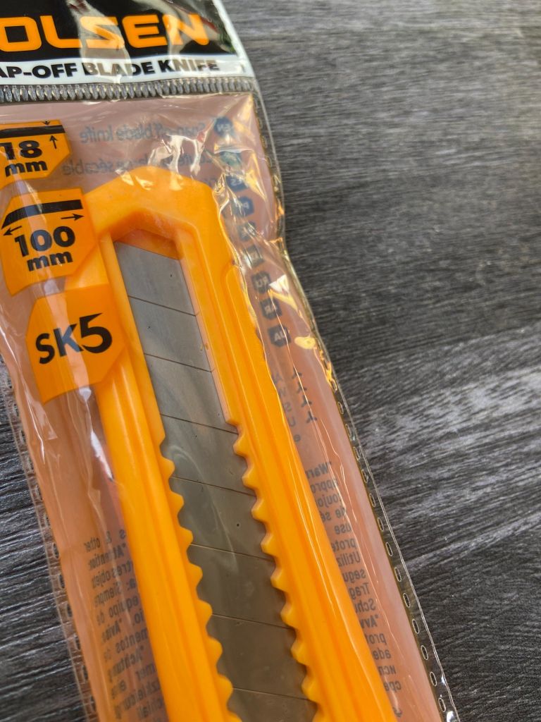 Dao rọc giấy Tolsen 30081 18 x 100 mm (Vàng)