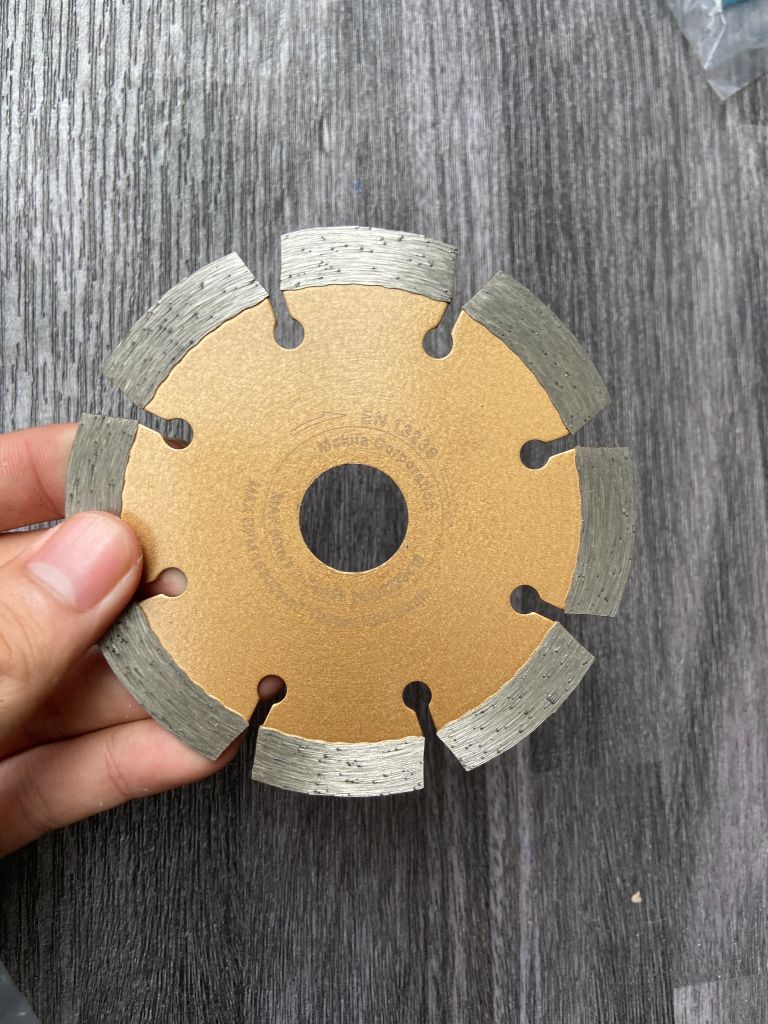LƯỠI CẮT KIM CƯƠNG CHO BÊ TÔNG 105MMX20MM Makita D-79566