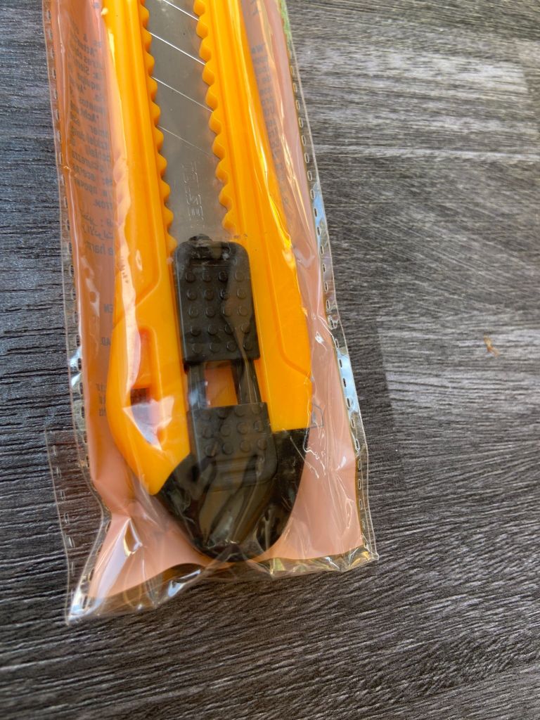 Dao rọc giấy Tolsen 30081 18 x 100 mm (Vàng)