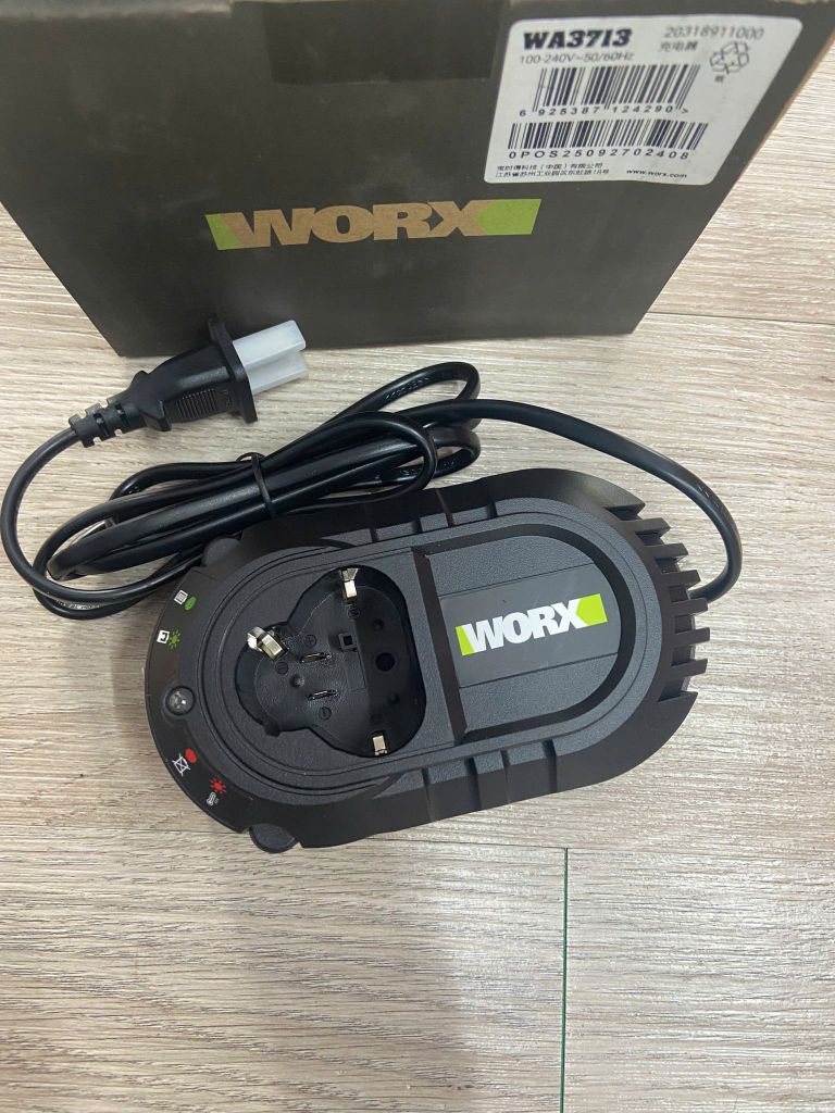 Đế sạc pin 12V Worx WA3713