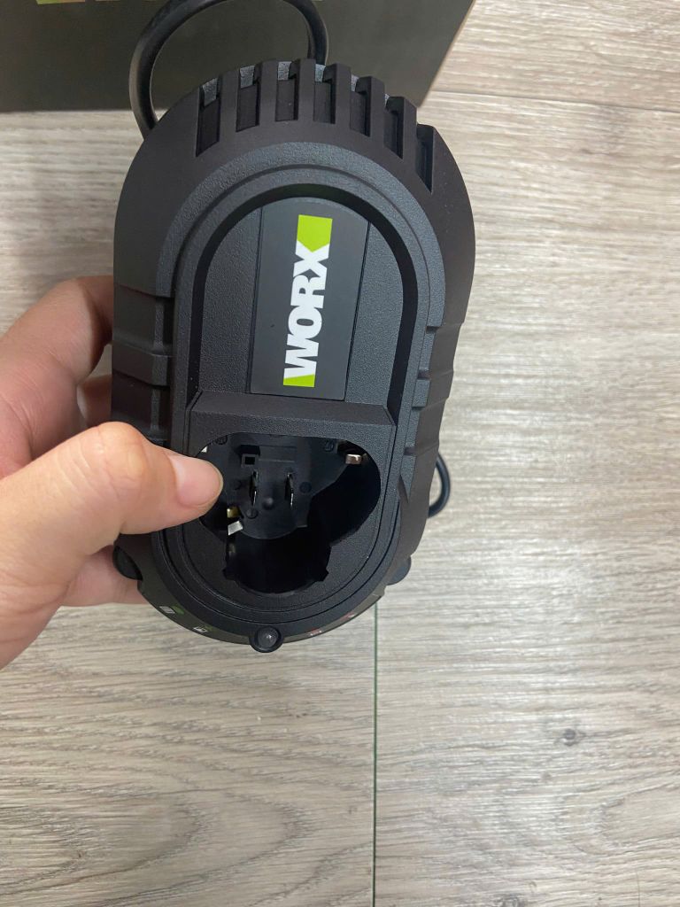 Đế sạc pin 12V Worx WA3713
