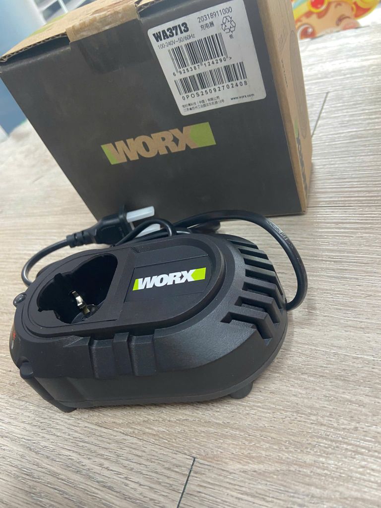 Đế sạc pin 12V Worx WA3713