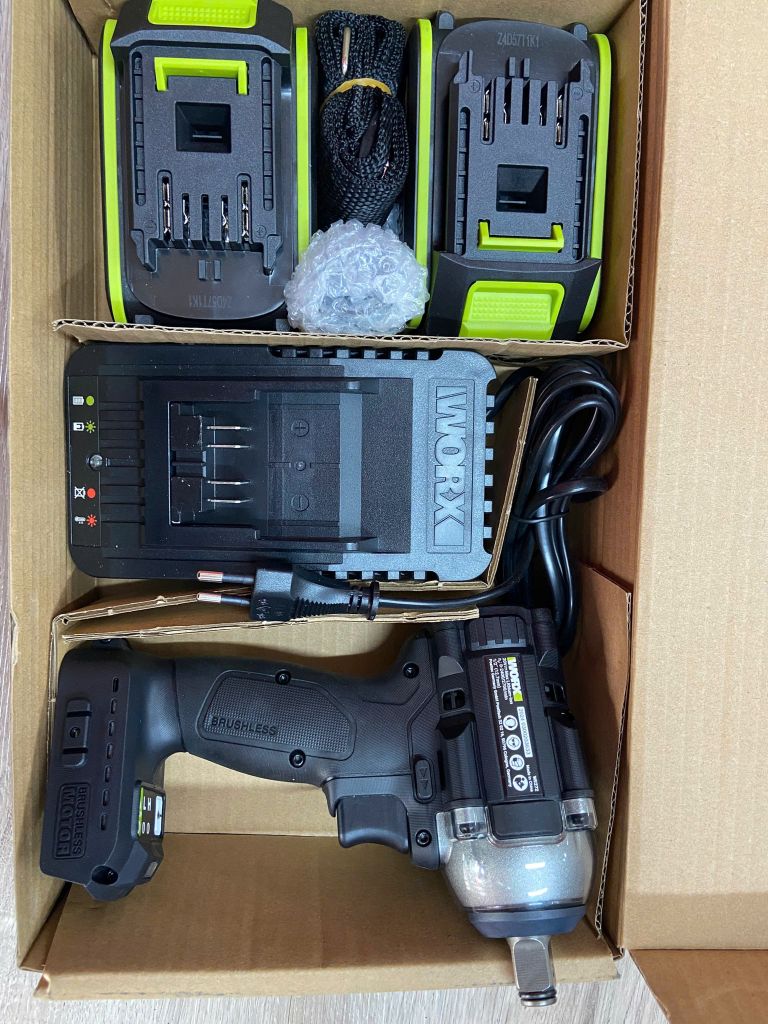Máy siết bulon cầm tay 20V Worx WE272