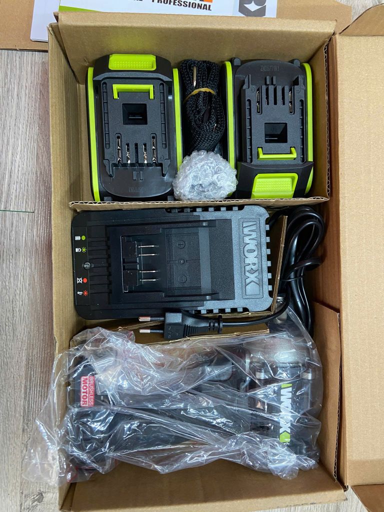 Máy siết bulon cầm tay 20V Worx WE272