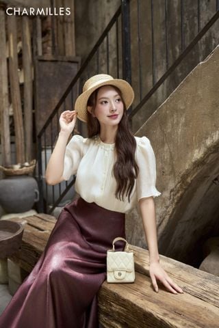 Áo cổ tròn xếp mí, đính hạt tay lỡ