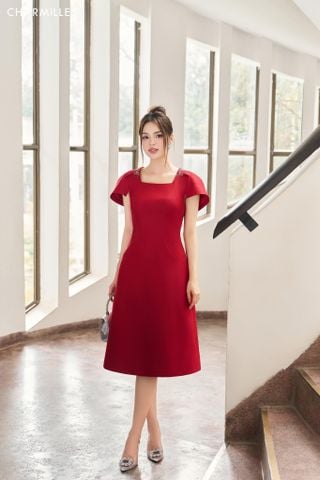 Đầm cổ vuông , vai đính hạt