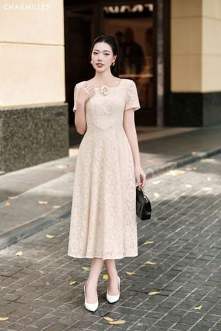 Đầm ren cổ vuông , hoa ngực