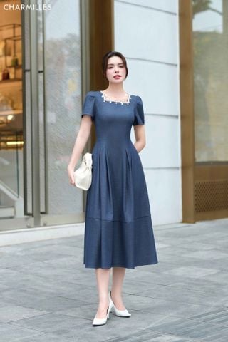 Đầm cổ vuông đính hạt