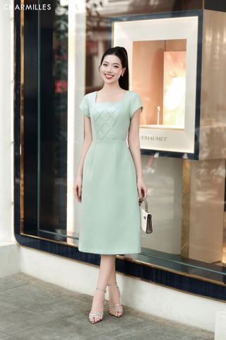 Đầm A , cổ vuông mí trám ngực