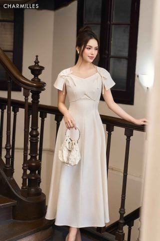 Đầm cổ tim vuông nơ