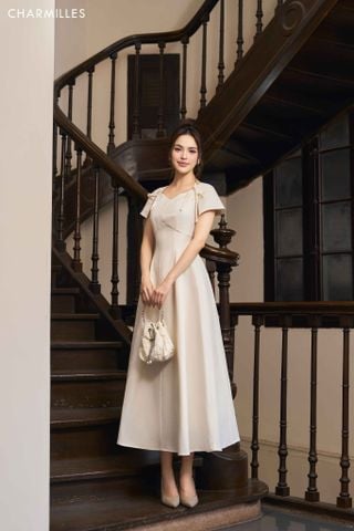 Đầm cổ tim vuông nơ