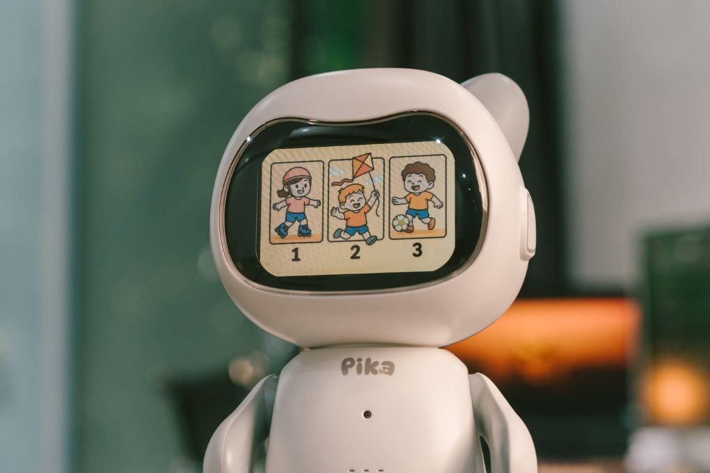 Robot Pika - Robot thông minh học tiếng anh