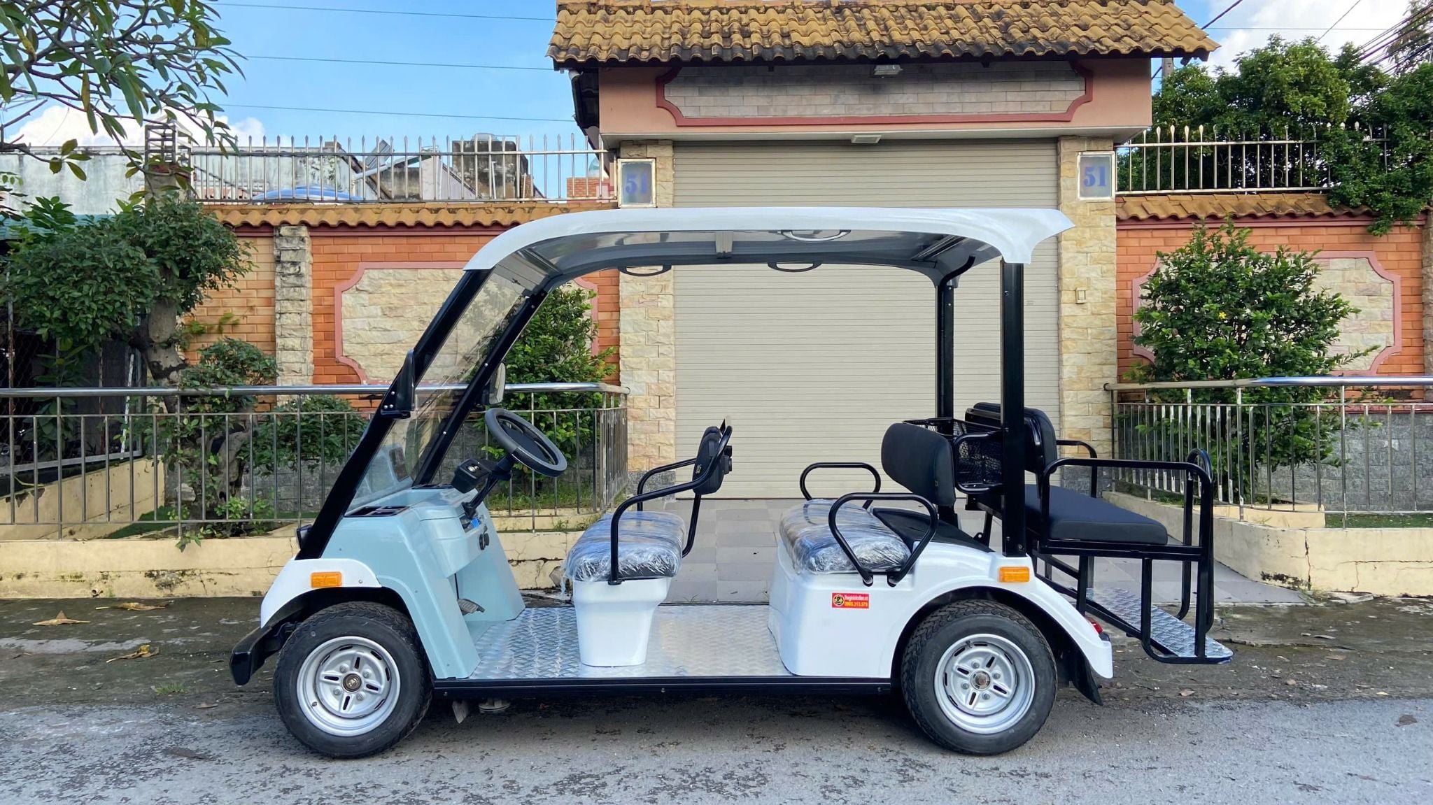 Giá xe ô tô điện du lịch cũ