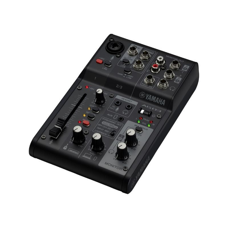 ban-tron-live-stream-yamaha-ag03mk2