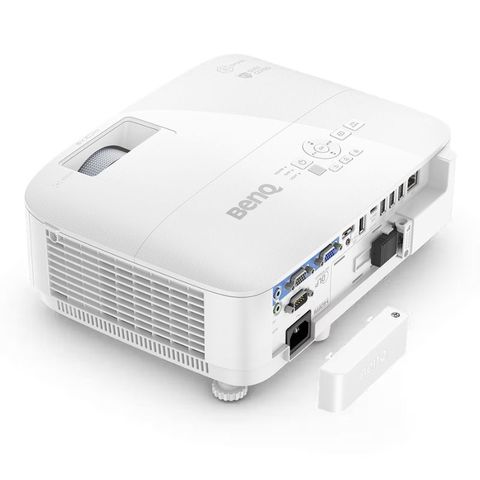 may-chieu-benq-ew805st