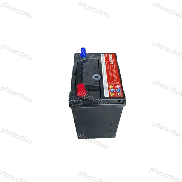 Bình ắc quy ROCKET SMF 44B19L 12V-40Ah nhìn nghiêng trái, tem đỏ ROCKET và cảnh báo an toàn