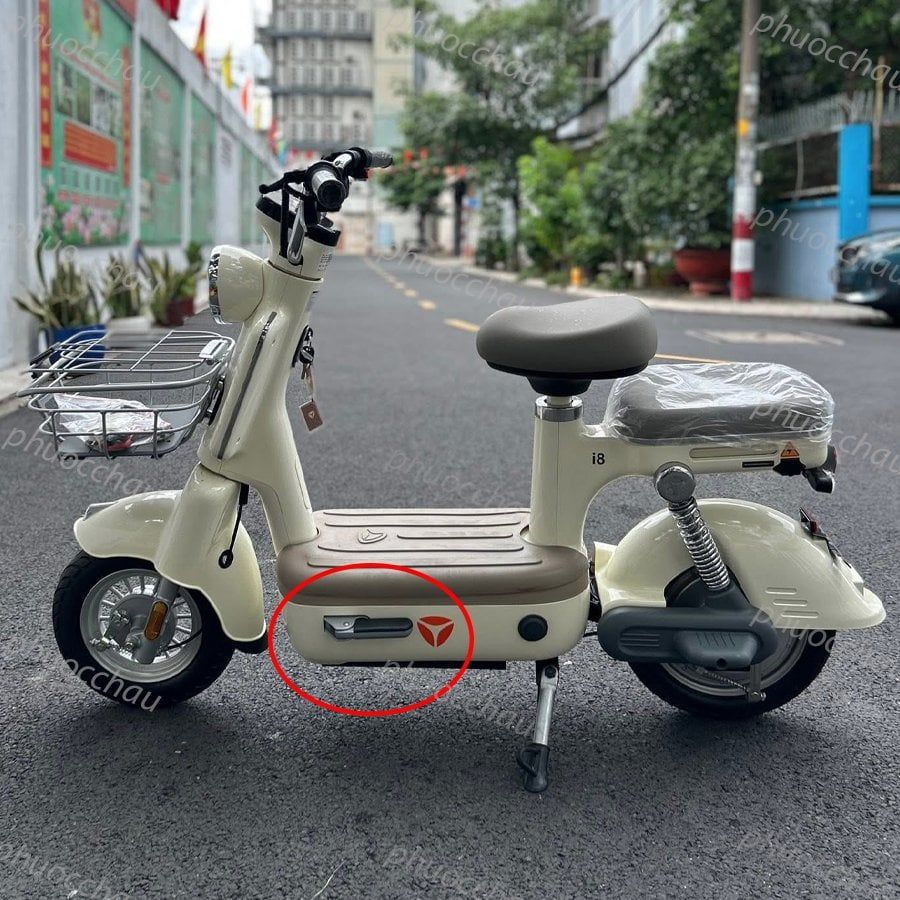 Bộ Gác Chân trước xe Yadea i8, Vekoo Chính Hãng Có Kèm Theo Ốc Vặn