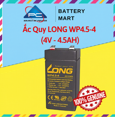 Ắc quy Long WP4.5-4 4V 4.5Ah ảnh quảng cáo nền xanh vàng, bình đen tem vàng, logo PC Battery Mart và tem đỏ 100% Genuine